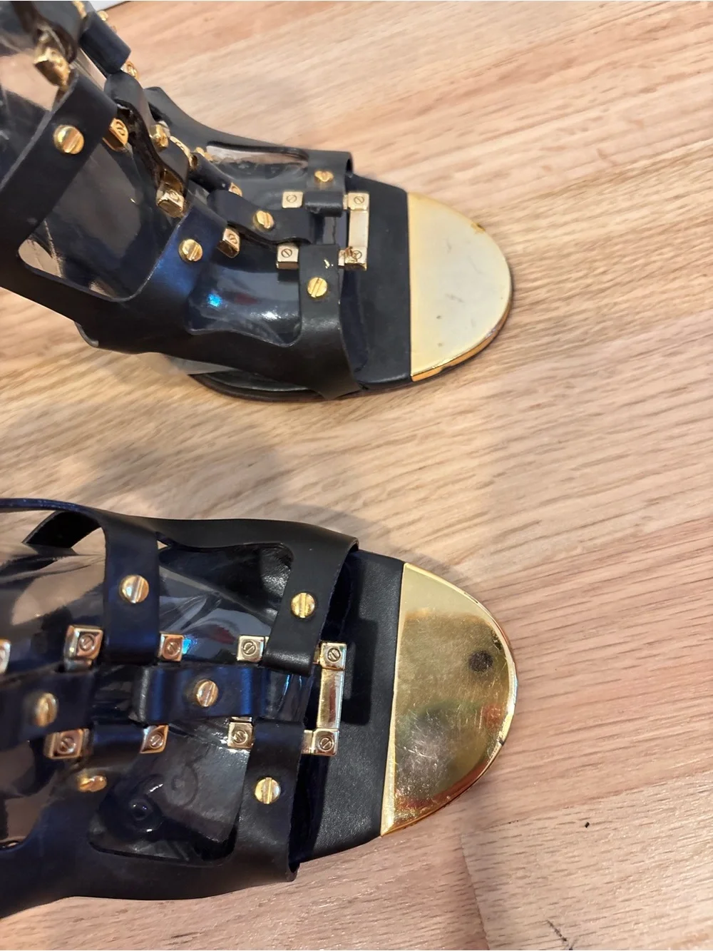 Tory Burch Francesca sandals in a black leather gladiator style size 8.5